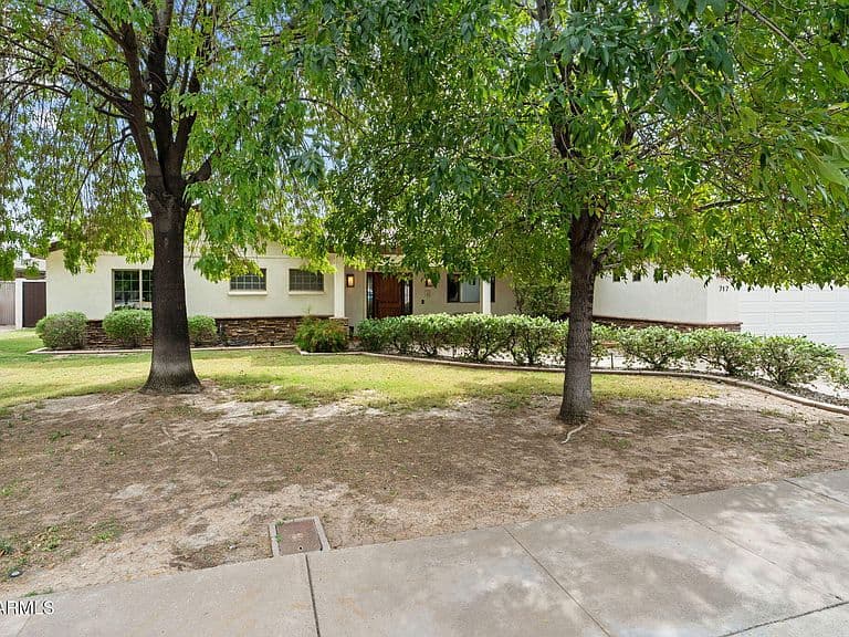 717 W FLYNN Lane photo 4